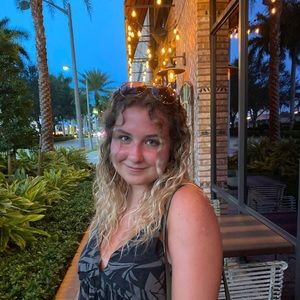 Meet your Posher, Chloe